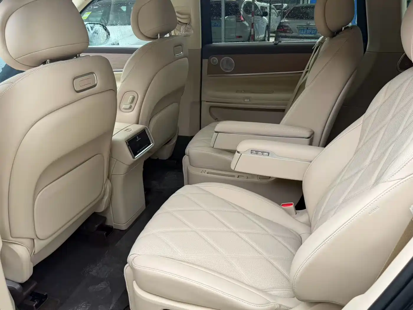 AITO Wenjie AITO M9 2026 Extended Range Ultra Edition 52kWh 6-seater фото 5