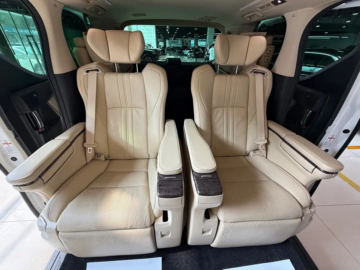 Toyota Vellfire 2021 2020 Twin Engine 2.5L HV Premium Edition