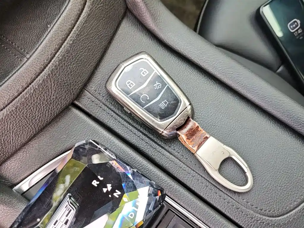 CADILLAC XT6