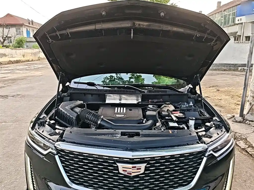 CADILLAC XT6