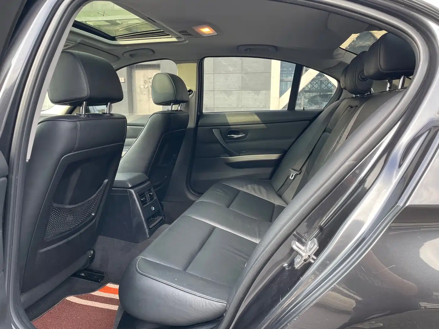 BMW 3 Series 2012 320i Luxury фото 6