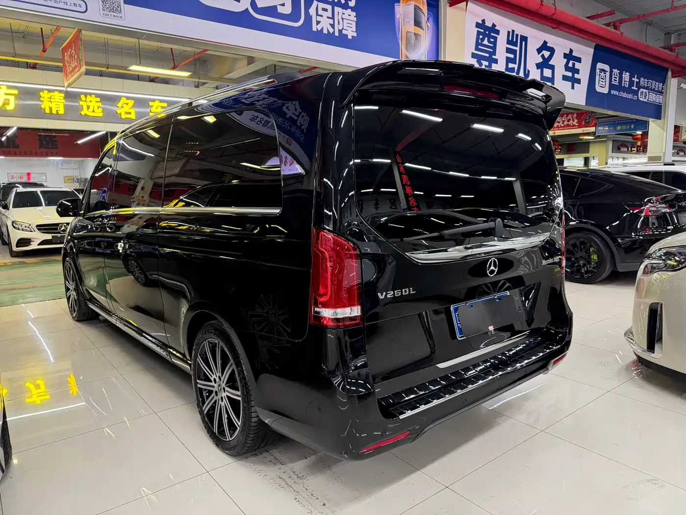 Mercedes-Benz V-Class 2022 V 260 L Long Wheelbase Luxury Edition фото 18