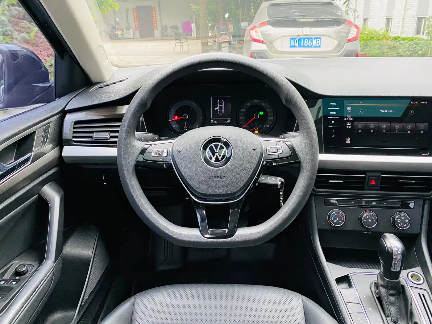 Volkswagen Lavida 2021 1.5L Auto Comfort Edition фото 14