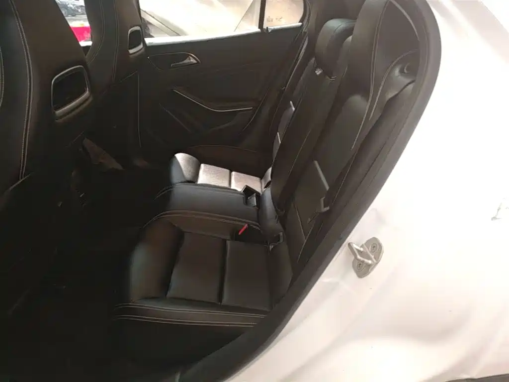 Mercedes-Benz GLA 2016 GLA 200 Dynamic фото 17