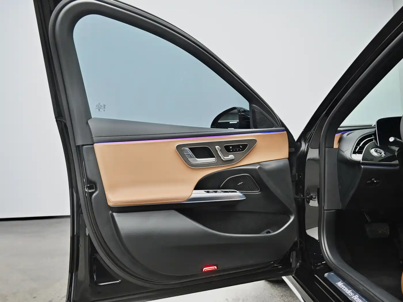 Mercedes-Benz E-Class New Energy 2024 E 350 e L Plug-in Hybrid Sedan фото 20