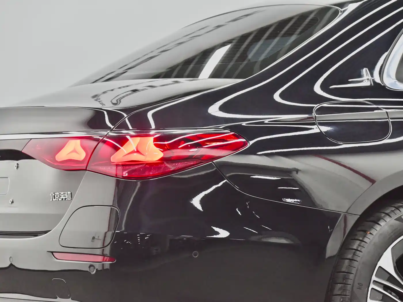 Mercedes-Benz E-Class New Energy 2024 E 350 e L Plug-in Hybrid Sedan фото 31