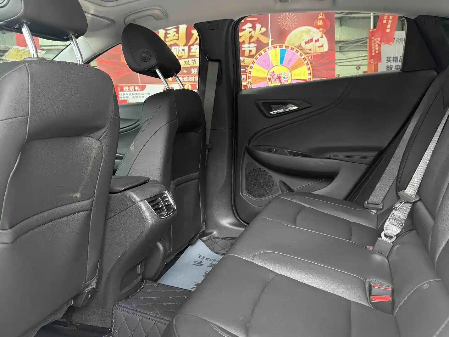 Photo 8 - Chevrolet Malibu XL