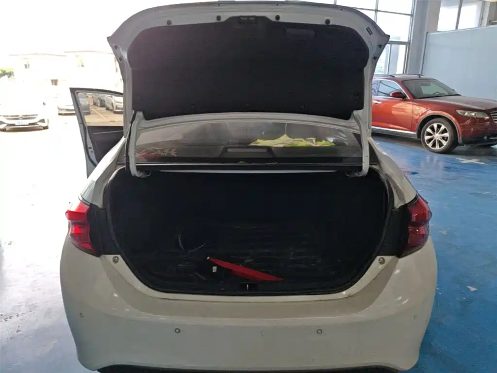 Toyota Levin 2017 Facelift 185T CVT Elite (China V) фото 19