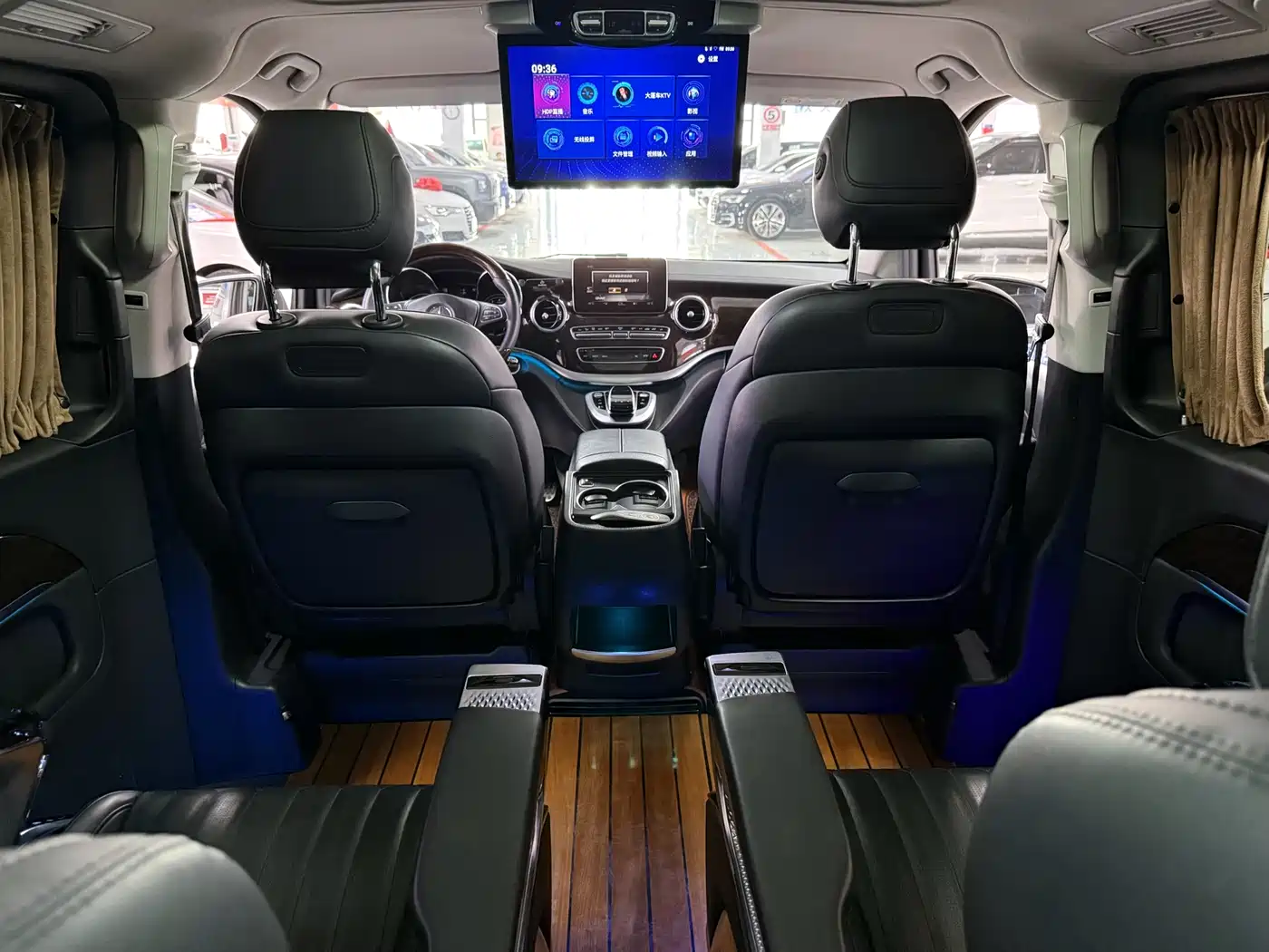 Mercedes-Benz V-Class 2017 Model V 260 Premium Edition фото 10
