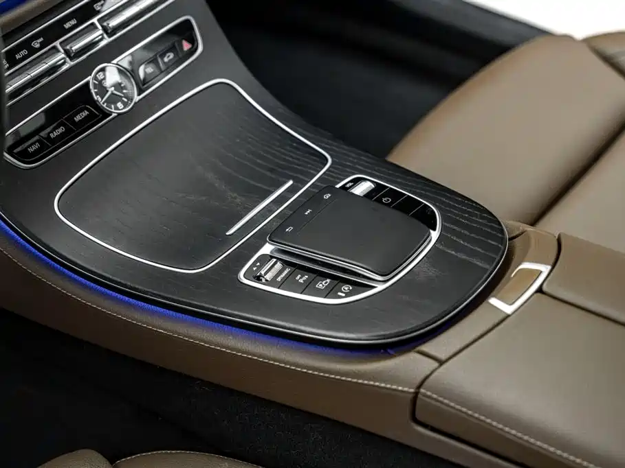Mercedes-Benz E-Class 2020 E 260 L Sport 4MATIC фото 18