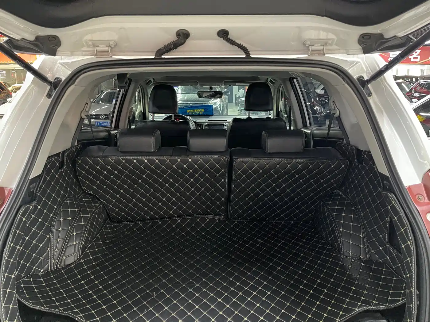 Toyota RAV4 Rongfang 2015 2.0L CVT 4WD Pioneer Edition фото 8
