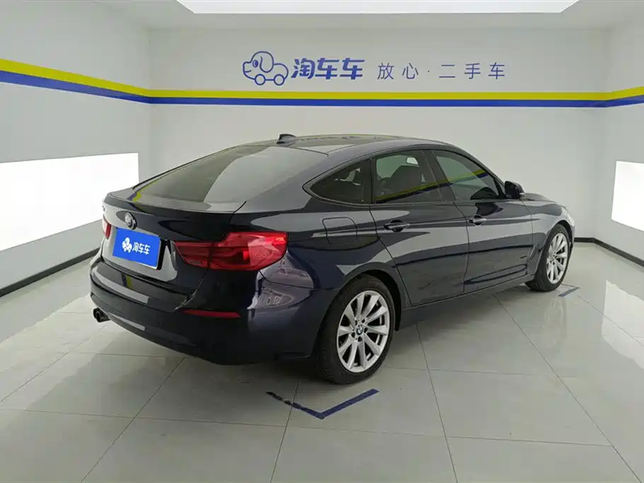 BMW 3 Series GT 2018 320i Fashion фото 3