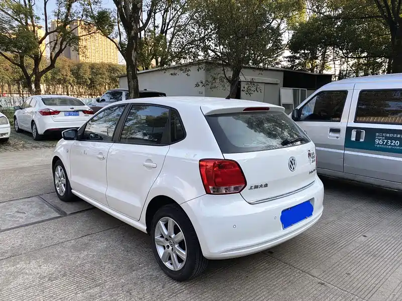Volkswagen Polo 2011 1.6L Automatic Cool Edition фото 4
