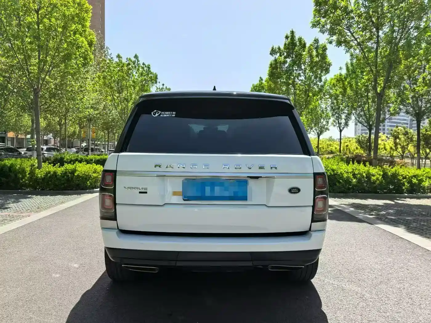 Land Rover Range Rover 2021 3.0 L6 Heritage Extended Classic Edition фото 8