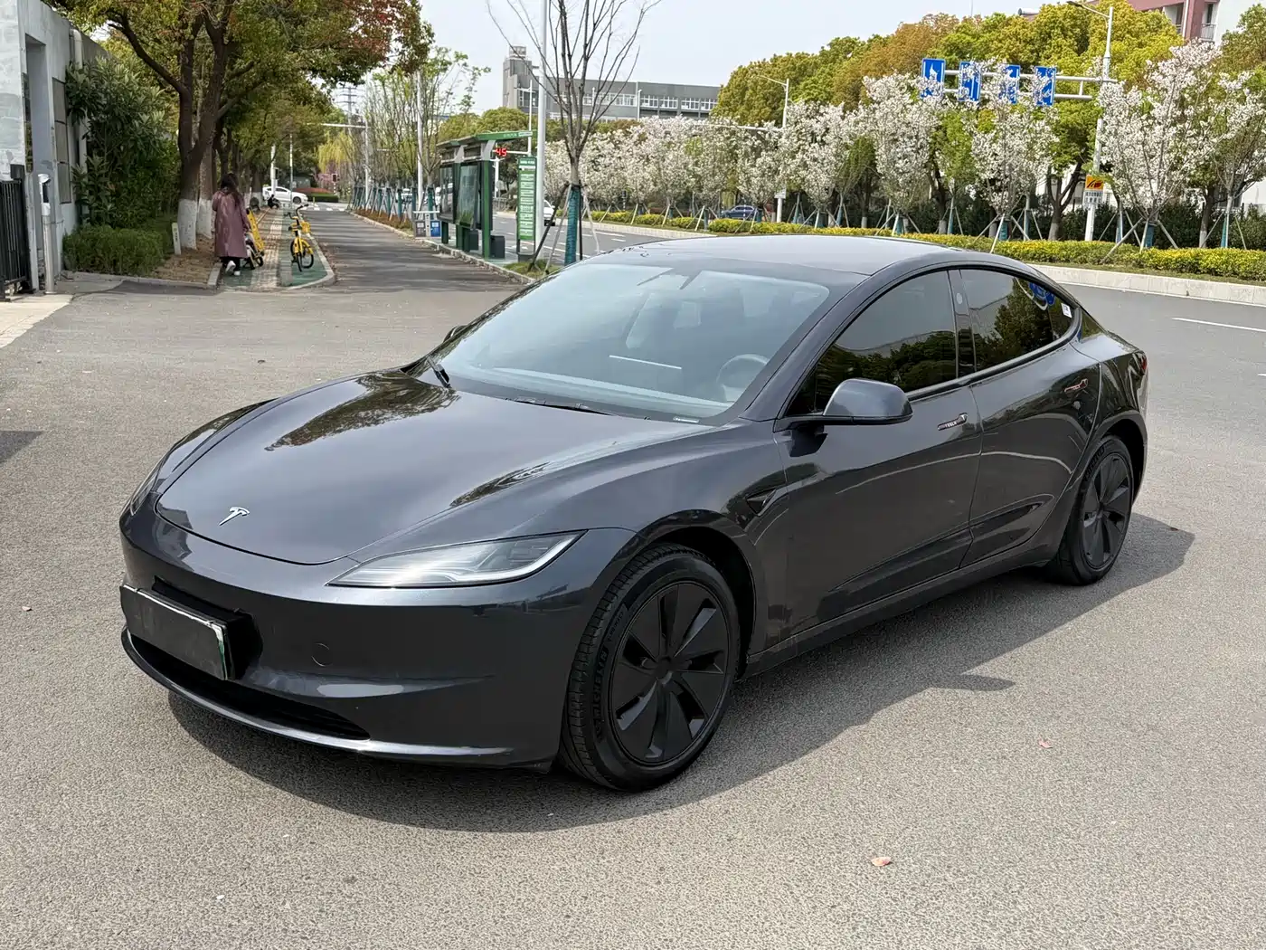 TESLA MODEL 3