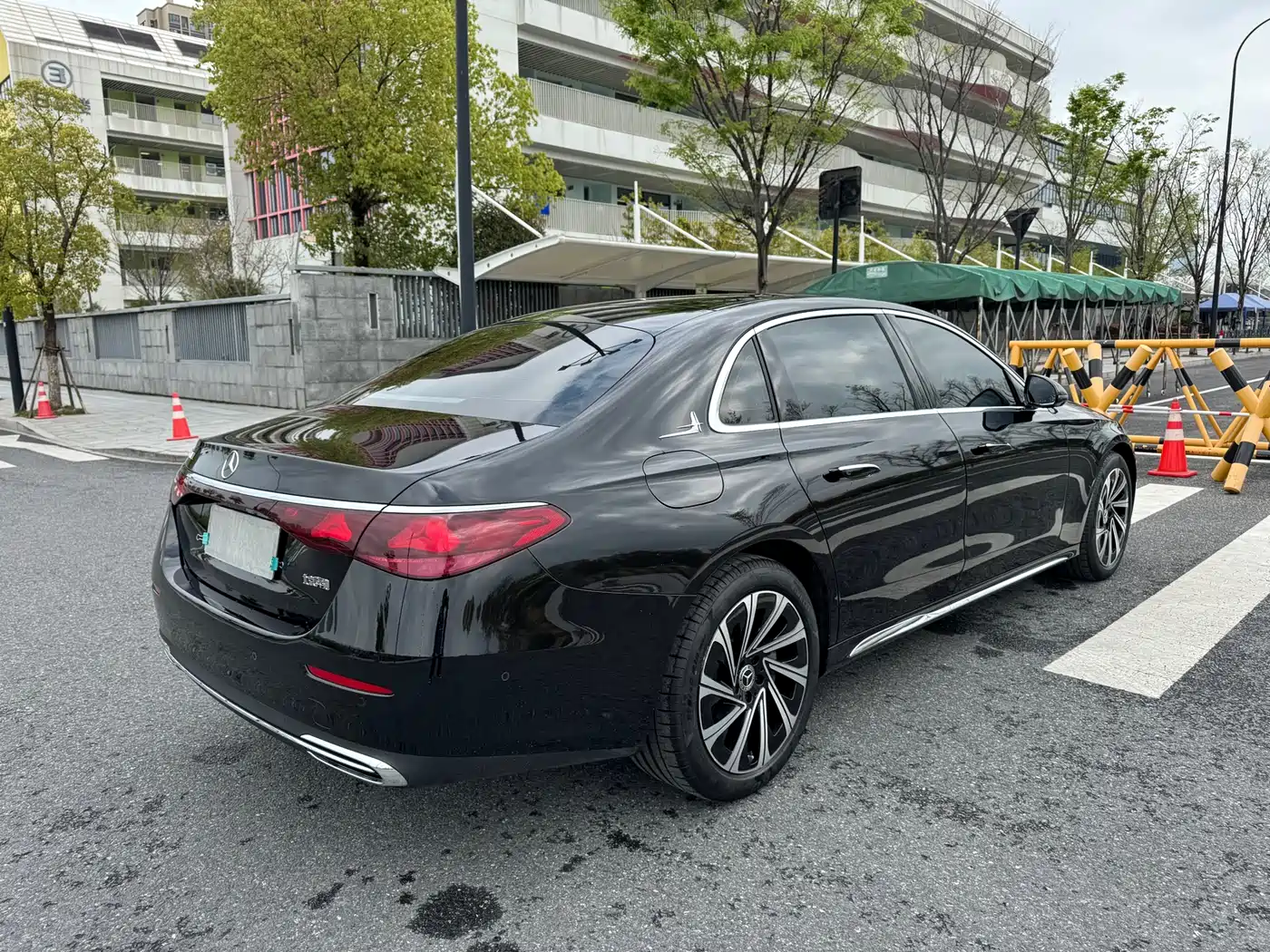 Mercedes-Benz E-Class 2024 Model E 300 L Luxury фото 4