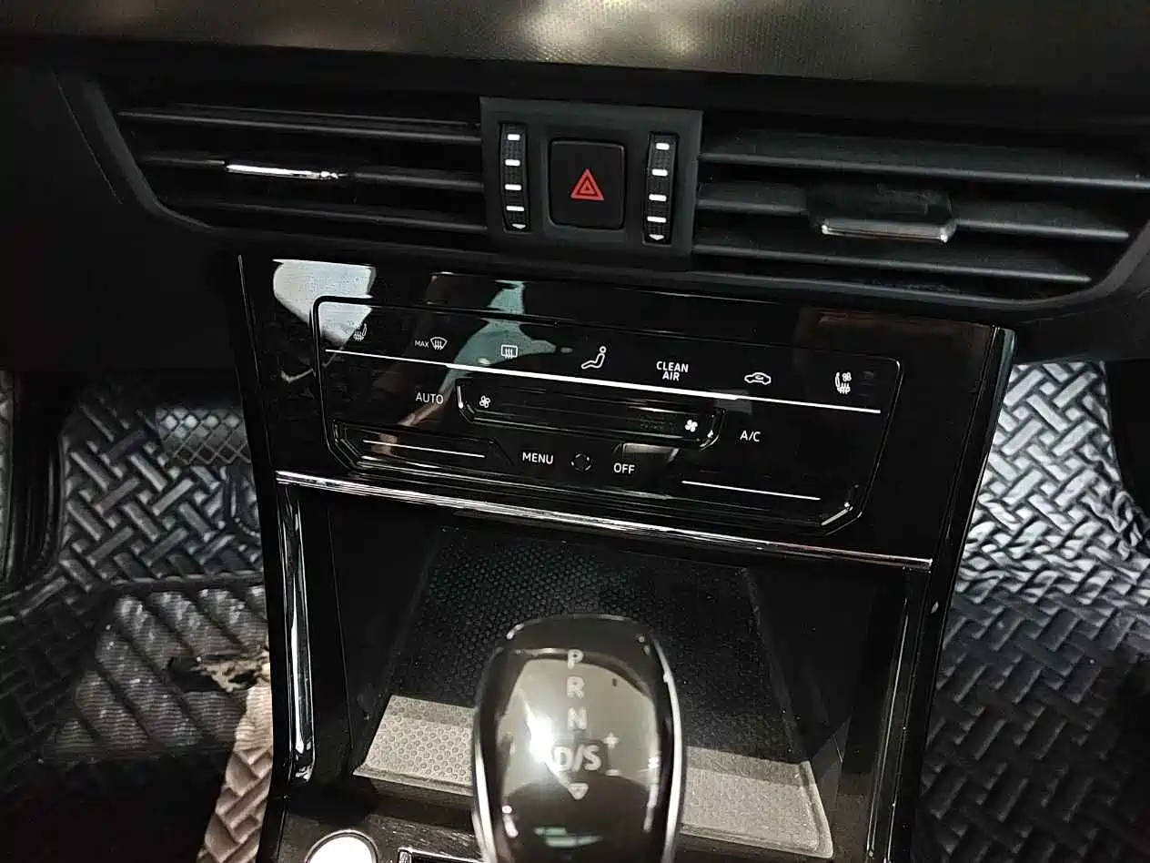 Volkswagen Passat 2024 330TSI Elite Edition фото 6