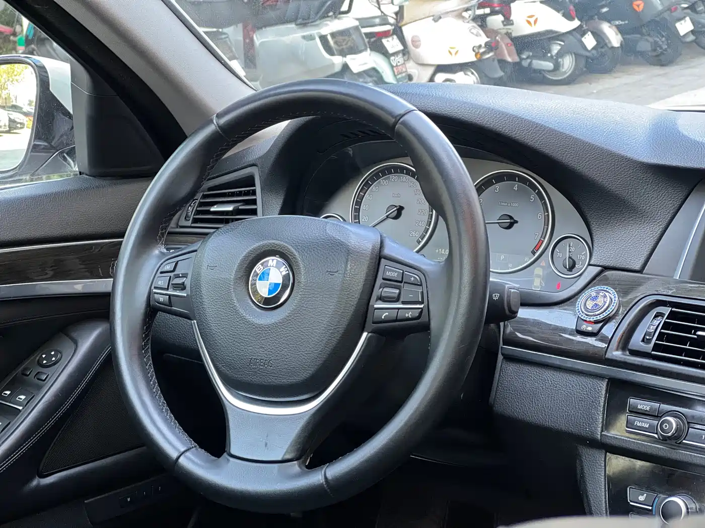BMW 5 Series 2014 525Li Luxury Design Package фото 14