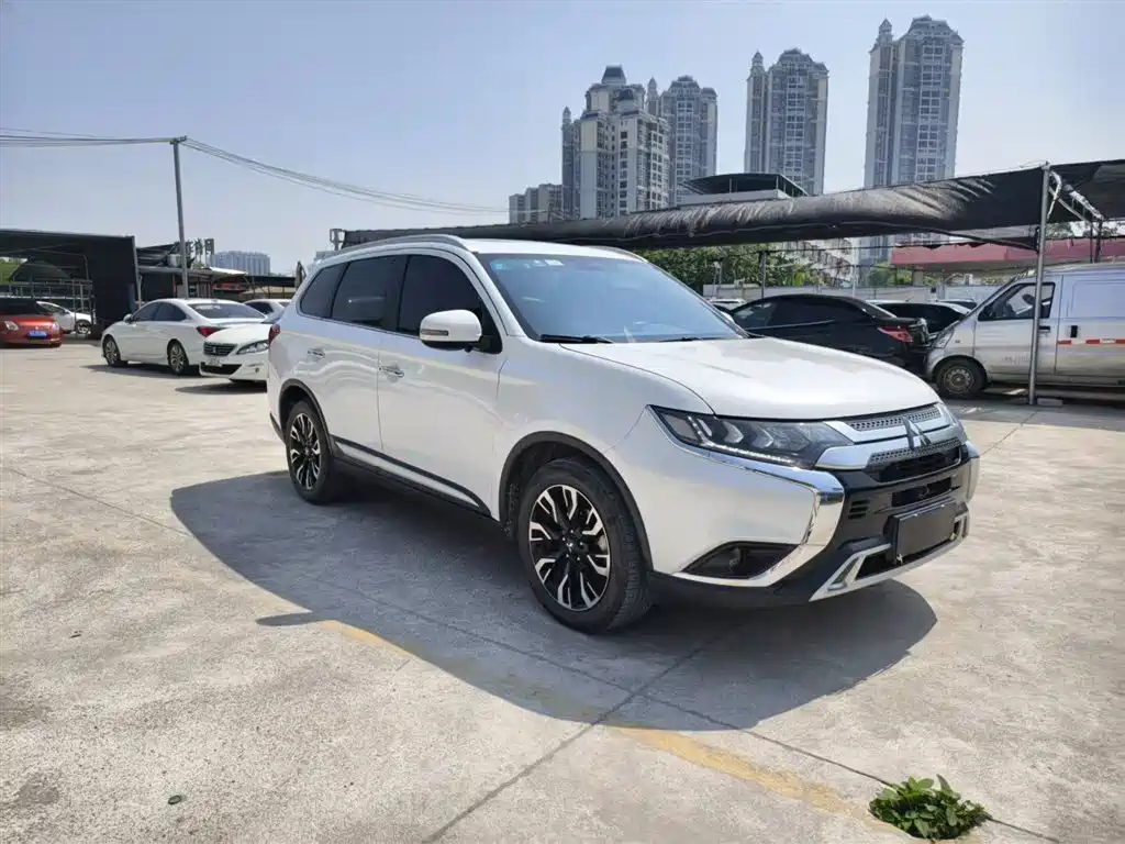 MITSUBISHI OUTLANDER