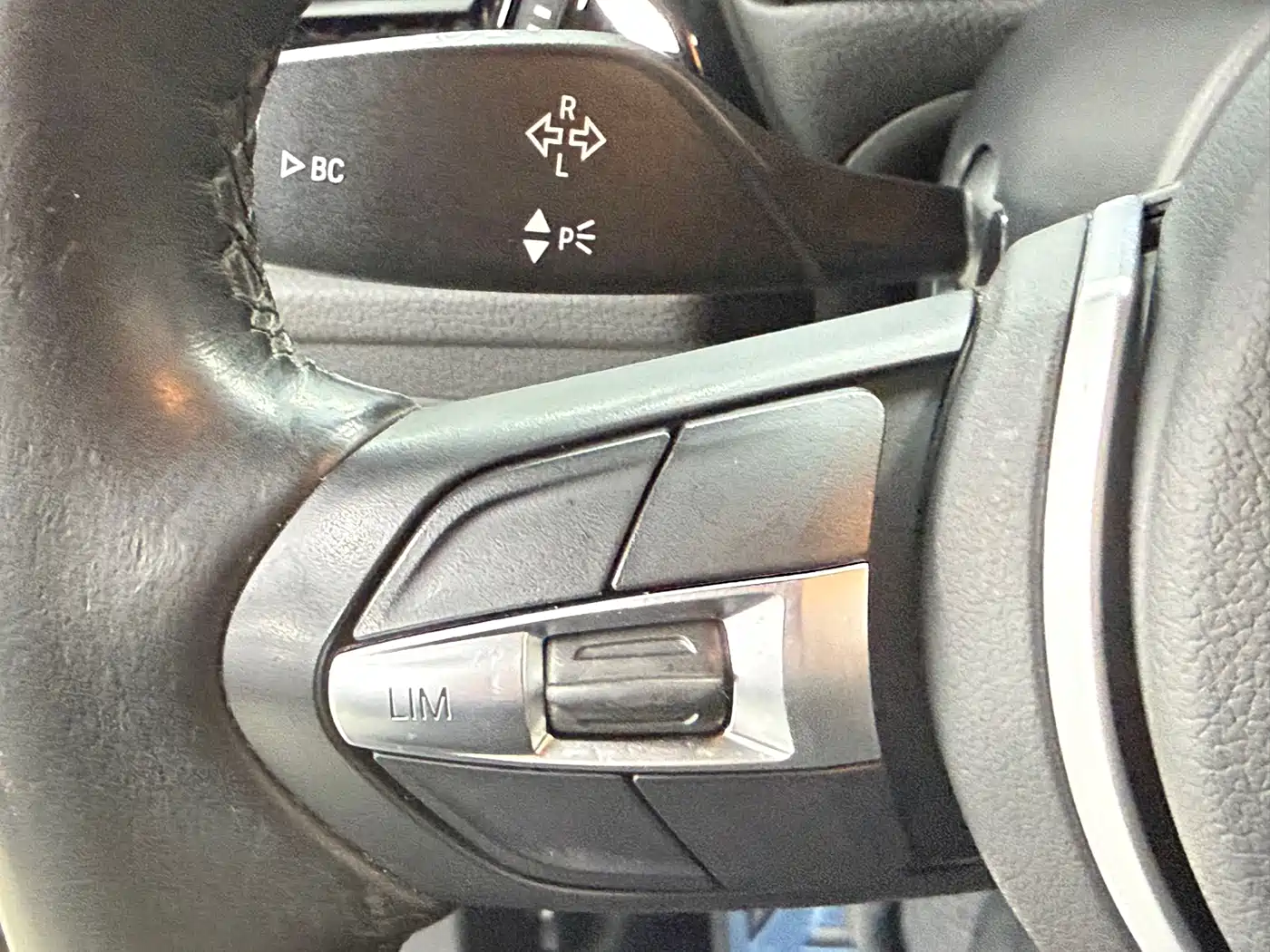 BMW 1 Series 2021 120i M Sport Shadow Edition фото 12