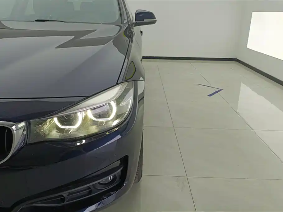 BMW 3 Series GT 2018 320i Fashion фото 5