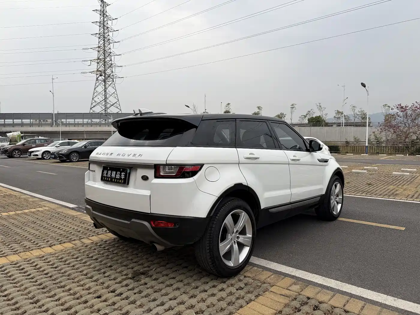 Land Rover Range Rover Evoque 2017 2.0T SE Smart Shine Edition фото 8