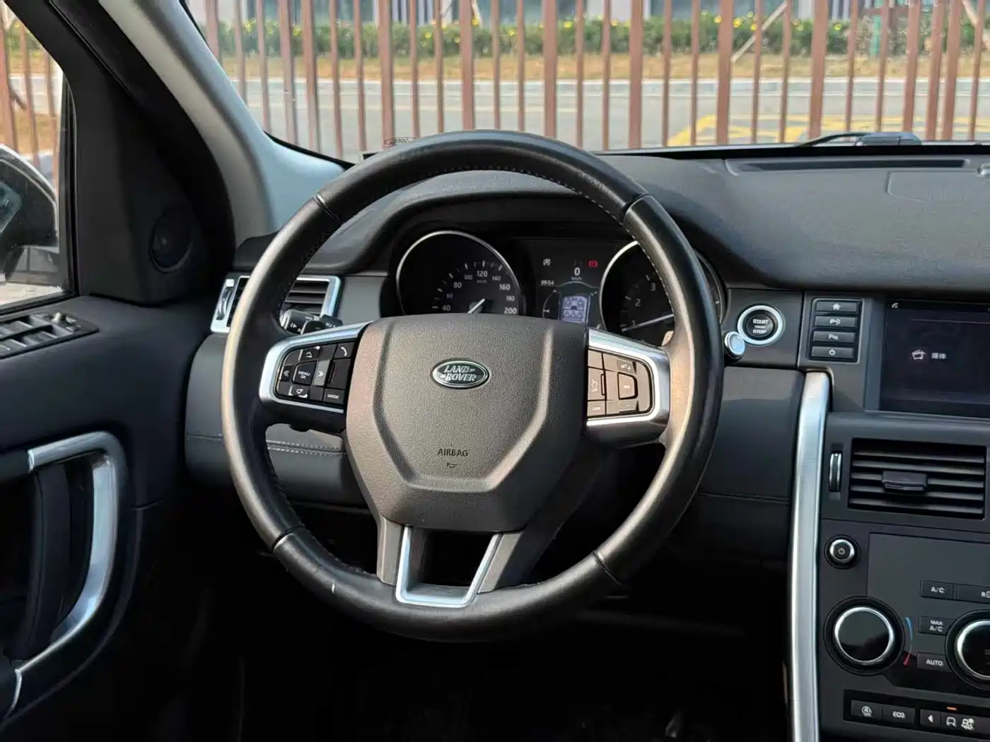 Land Rover Discovery Sport 2018 240PS SE Edition фото 6