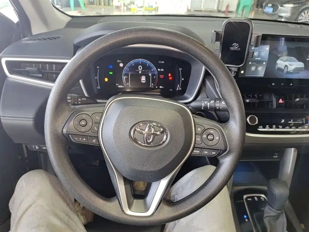 Toyota Frontlander 2024 2.0L CVT Leading Plus Edition фото 11