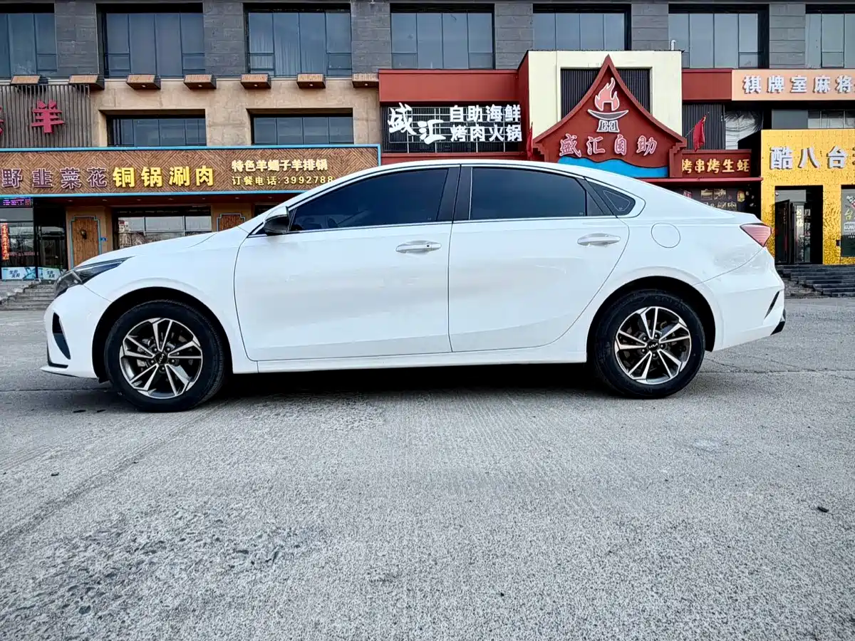 Kia K3 2023 Model 1.5L CVT Luxury Edition фото 8