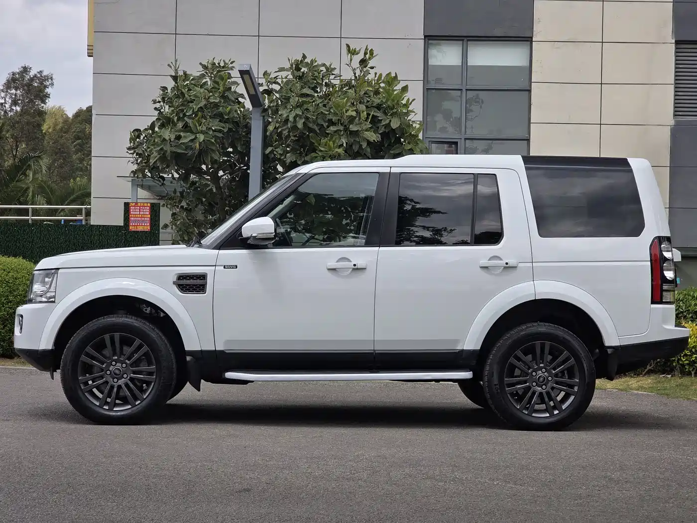 Land Rover Discovery 2016 3.0 SDV6 Black Edition HSE Diesel фото 4