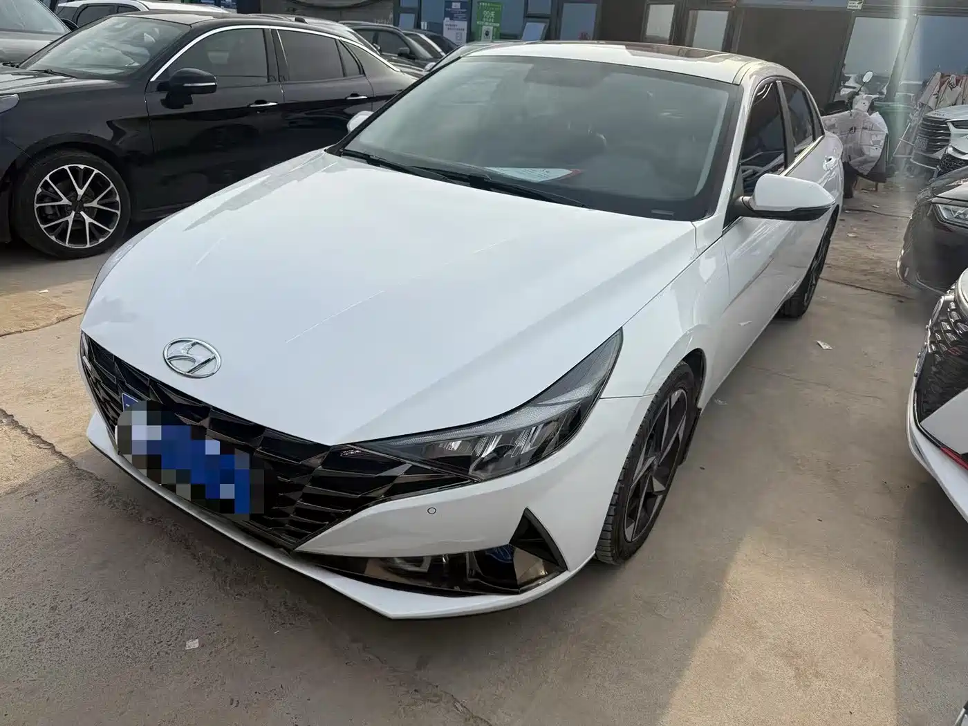 صورة 1 - Hyundai Elantra