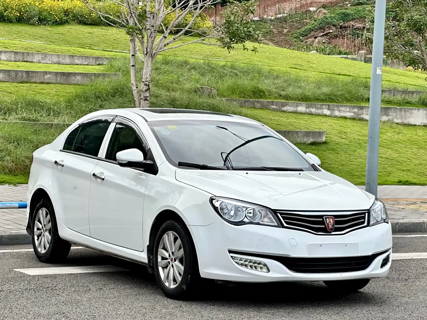 Roewe 350 2016 2015 Model 1.5L Automatic Luxury Sunroof Edition