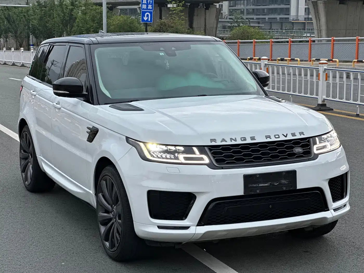Land Rover Range Rover Sport 2020 3.0 L6 HSE DYNAMIC фото 3