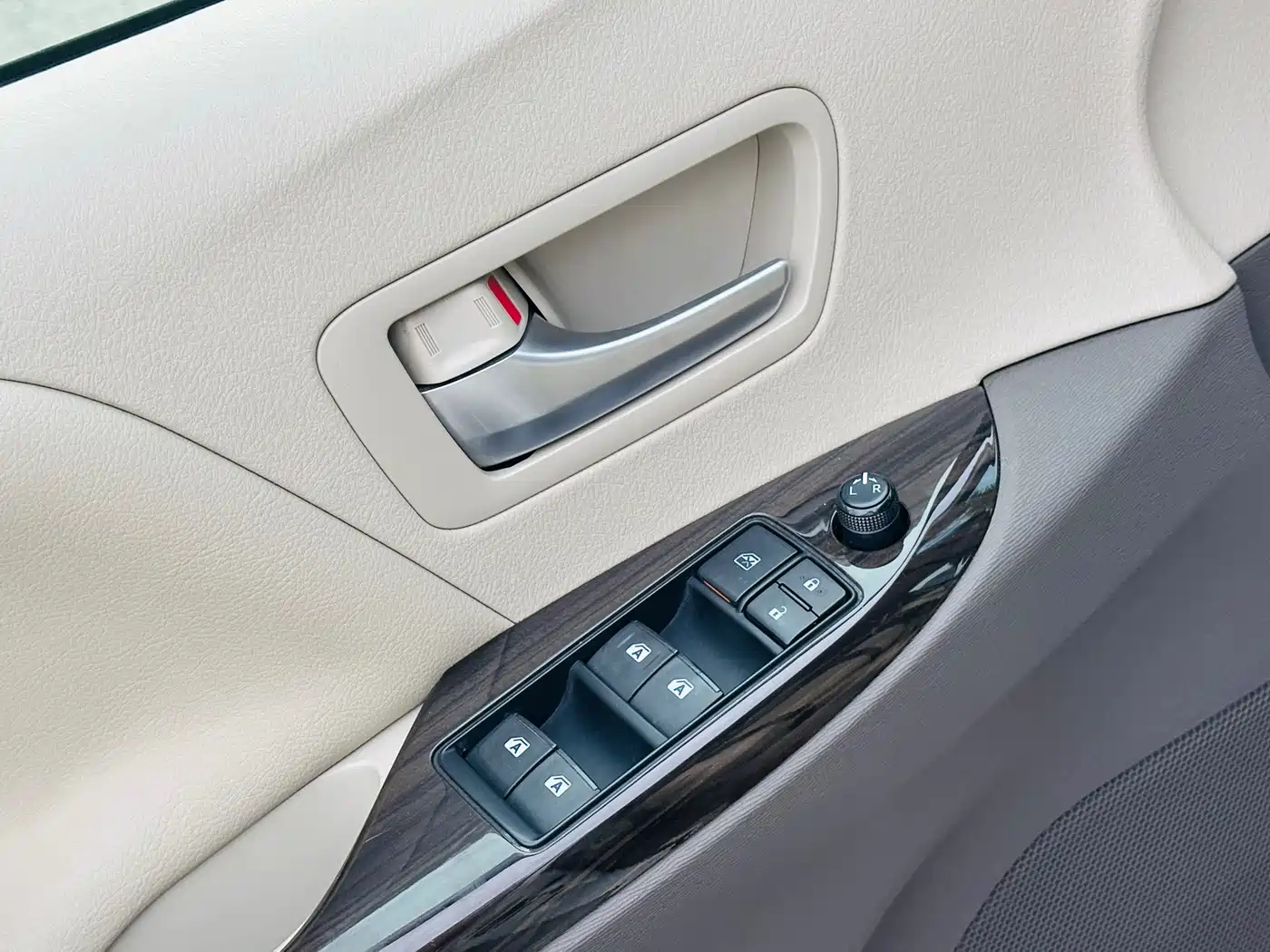 Toyota Sienna 2015 3.5L 2WD L фото 10