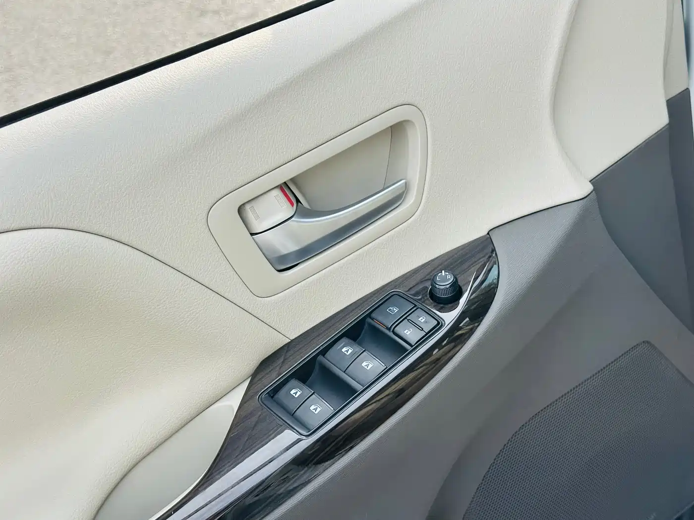 Toyota Sienna 2015 3.5L 2WD L фото 11
