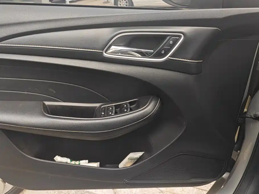 Фото 7 - Roewe Ei5