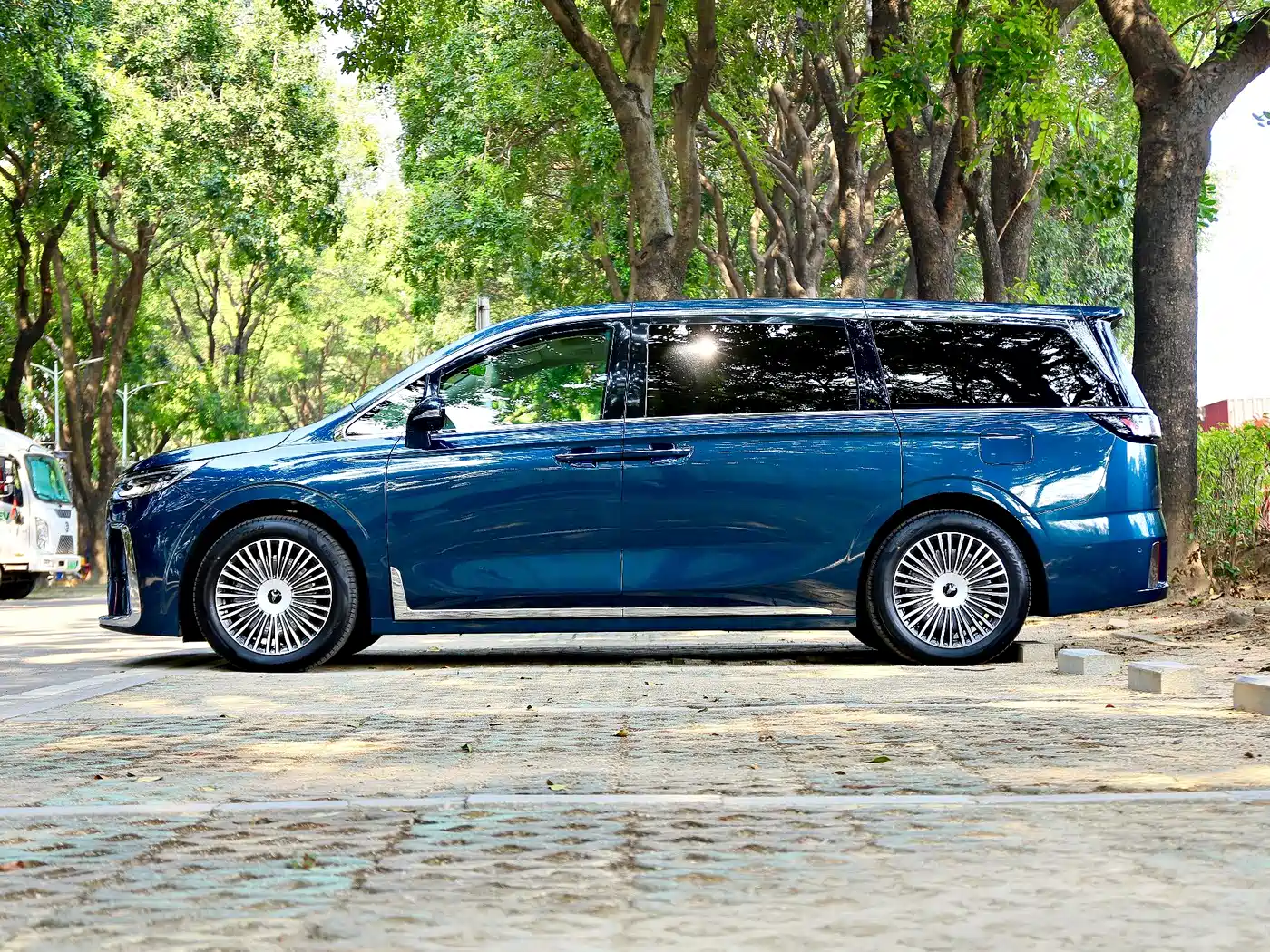 Voyah Auto Voyah Dreamer 2025 PHEV AWD Flagship Kunpeng Edition фото 3