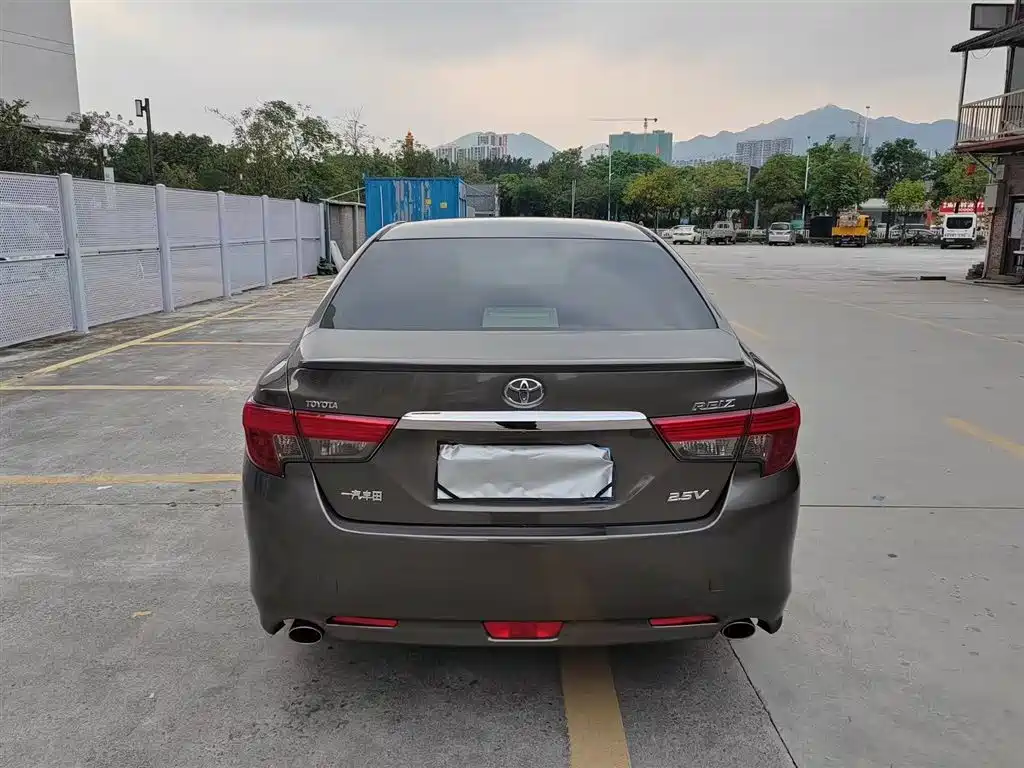 Toyota Reiz 2013 2.5V Premium Edition фото 8