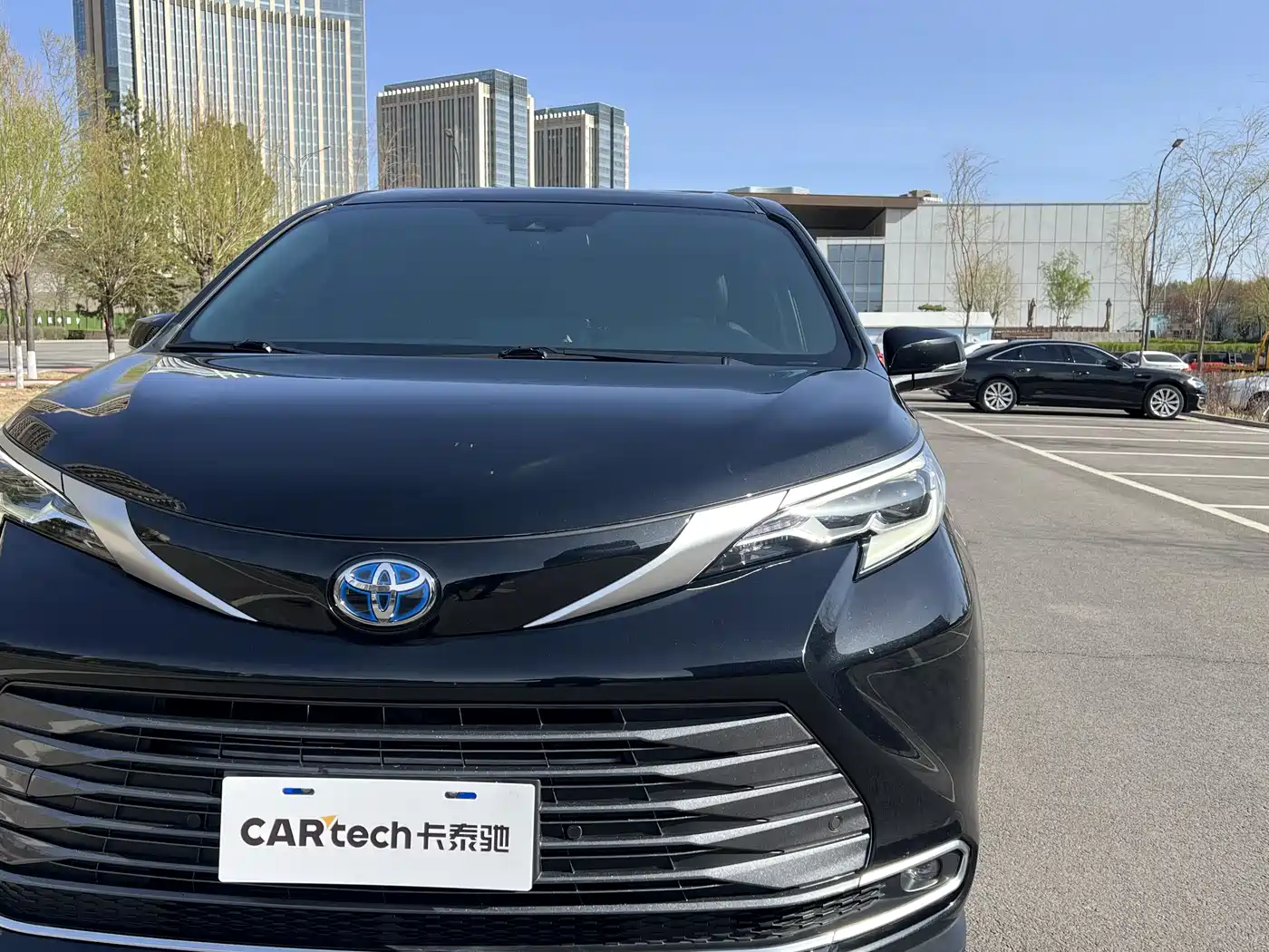 Toyota Sienna 2021 2.5L Hybrid Premium Edition фото 12
