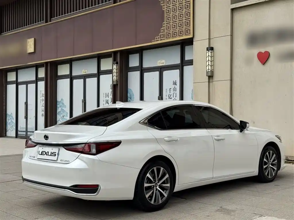 Lexus ES 2020 200 Luxury фото 9
