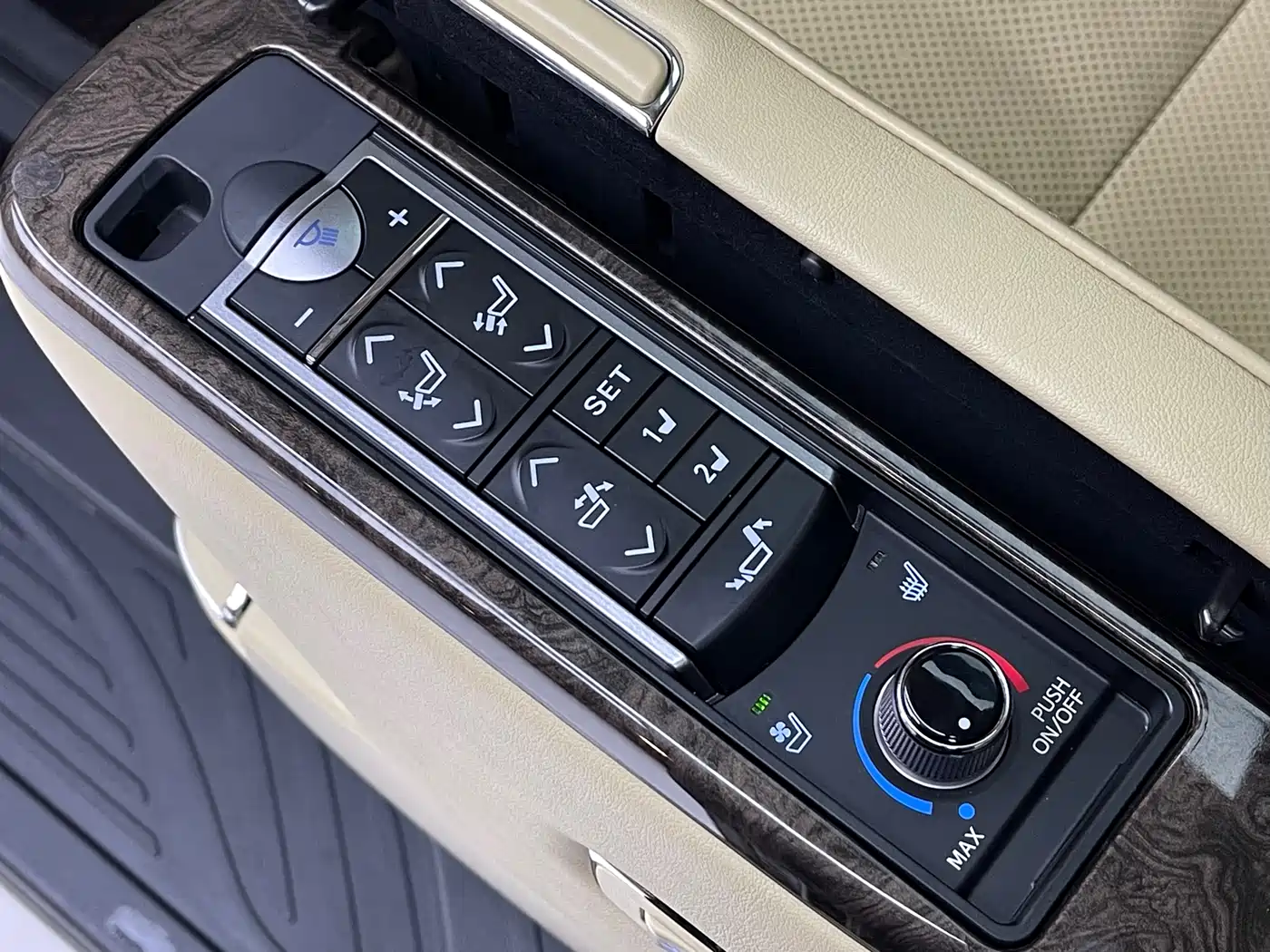 Toyota Vellfire 2020 Twin Engine 2.5L HV Premium Edition фото 11