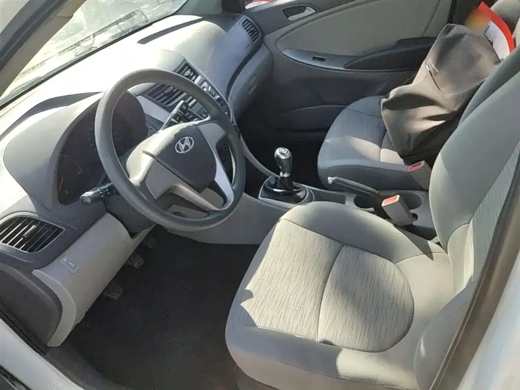 Hyundai Verna 2016 1.4L Manual Smart GLS фото 15
