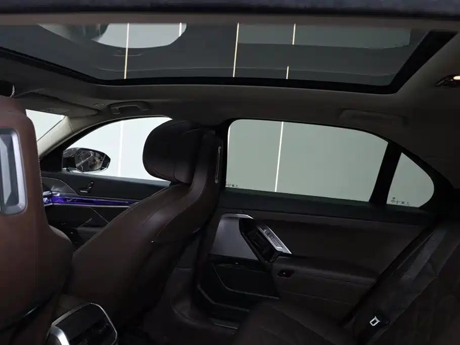 BMW 7 Series 2023 Model 735Li Luxury Package фото 23
