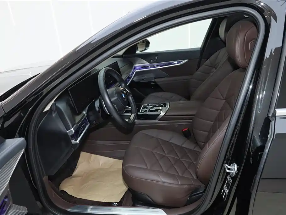 BMW 7 Series 2023 Model 735Li Luxury Package фото 17