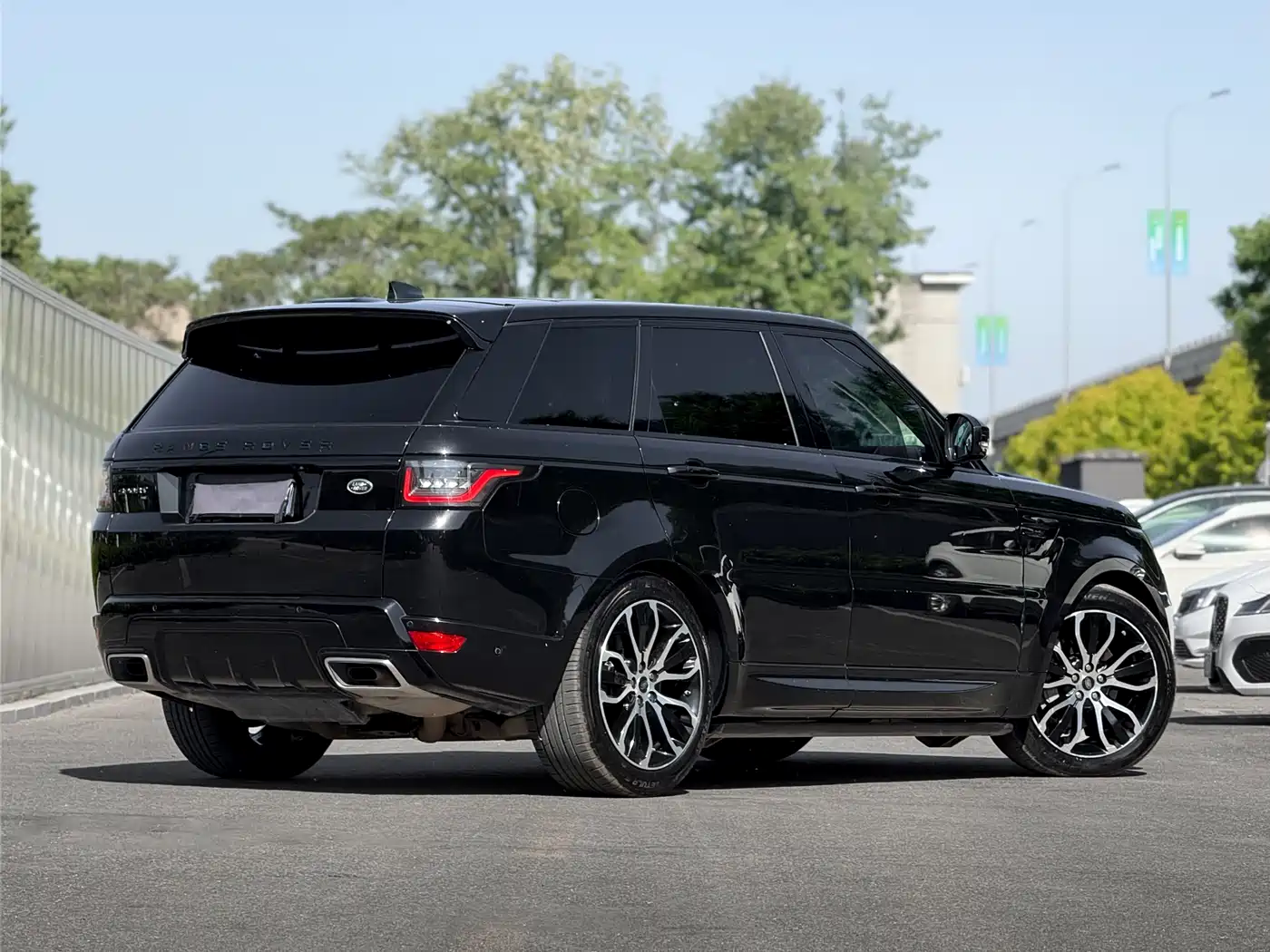 Land Rover Range Rover Sport 2021 3.0 L6 Gloss Black Edition фото 19
