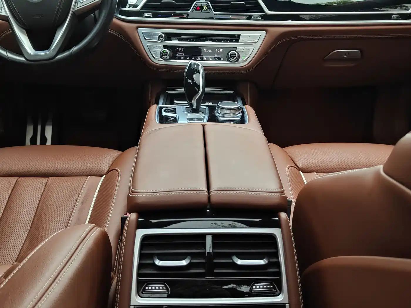 BMW 7 Series 2018 750Li xDrive M Sport Package фото 18