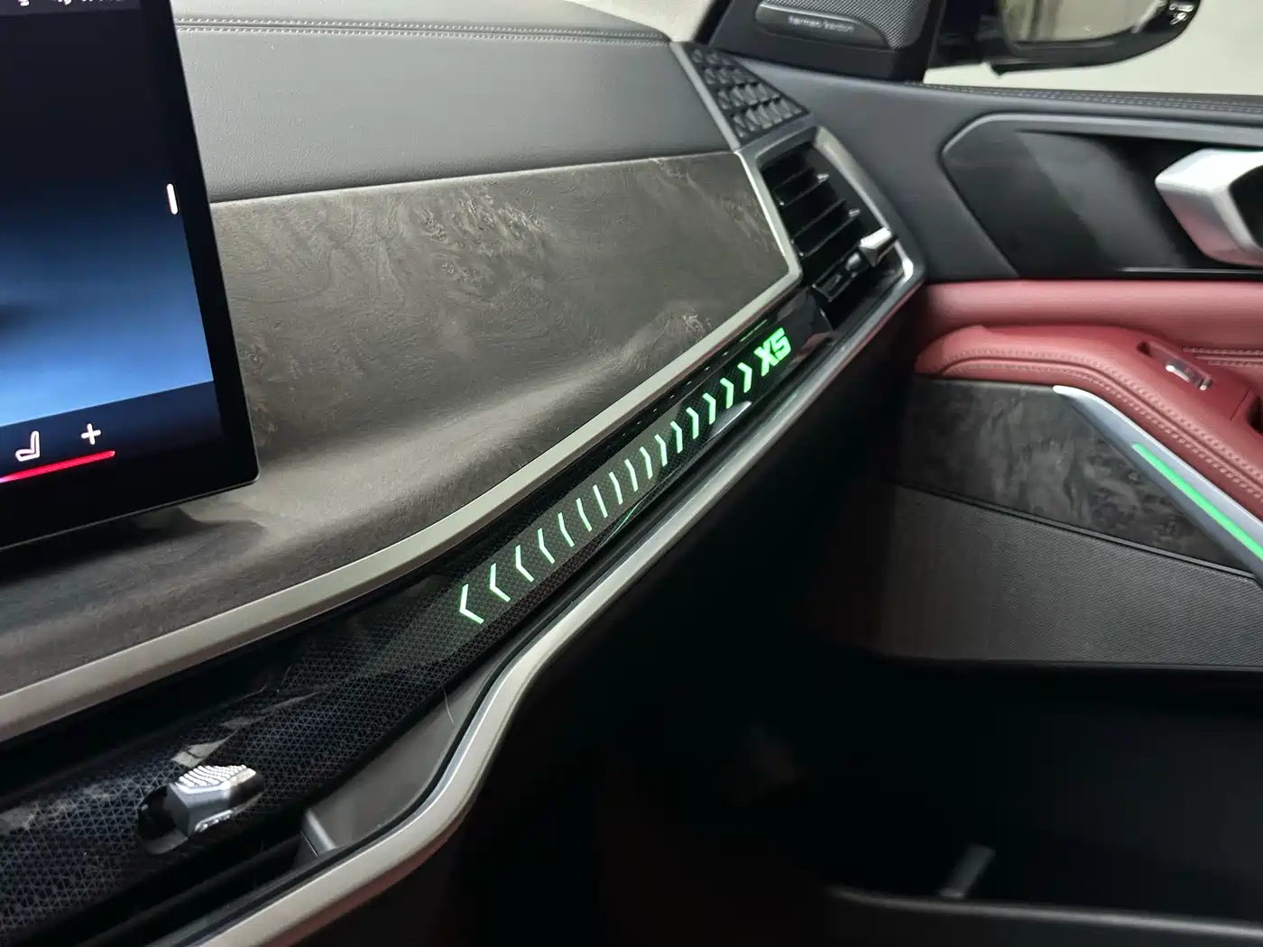 BMW X5 2023 xDrive 30Li M Sport Package фото 17