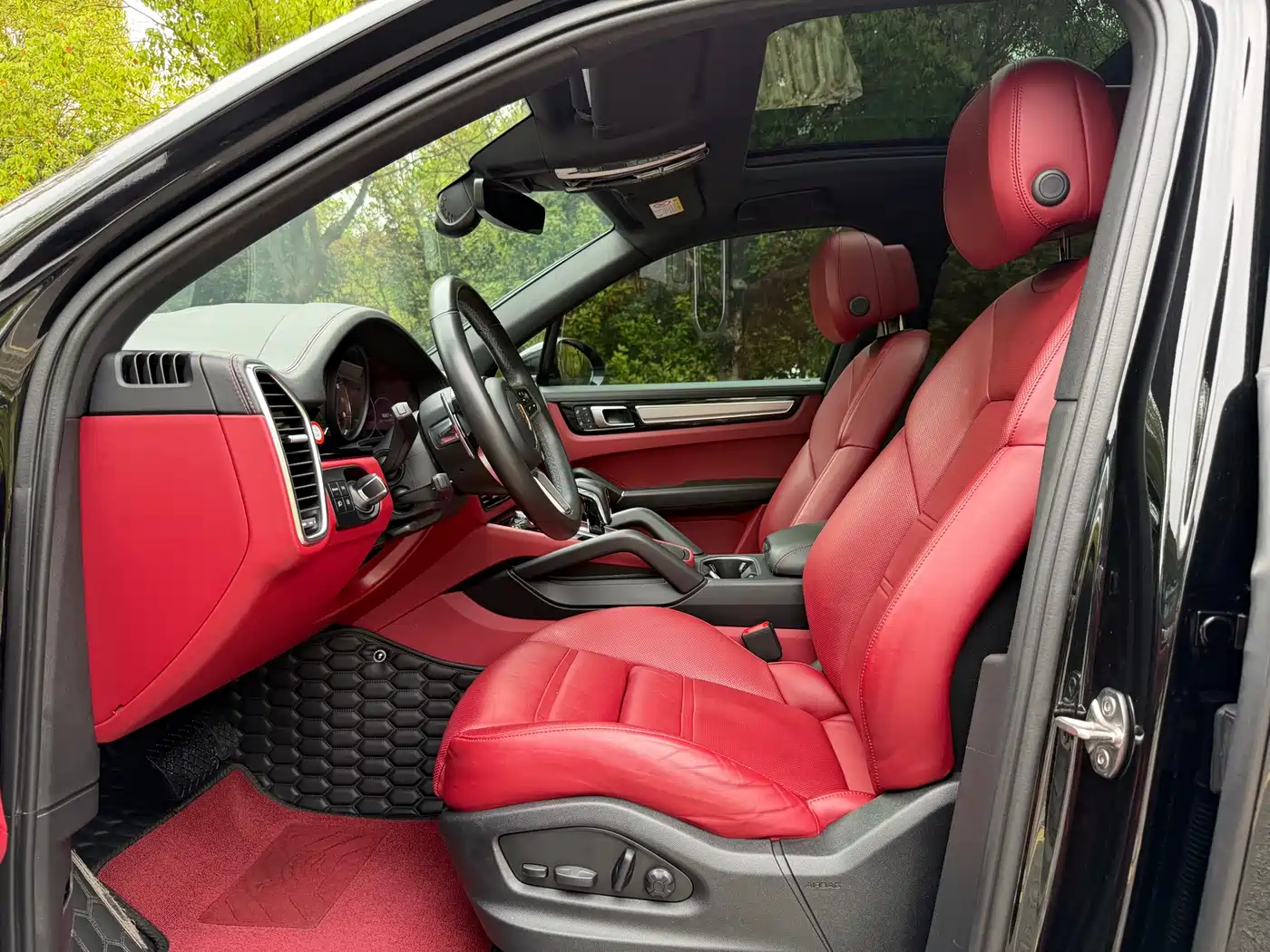 Porsche Cayenne New Energy 2022 Cayenne E-Hybrid 2.0T Platinum Edition фото 3