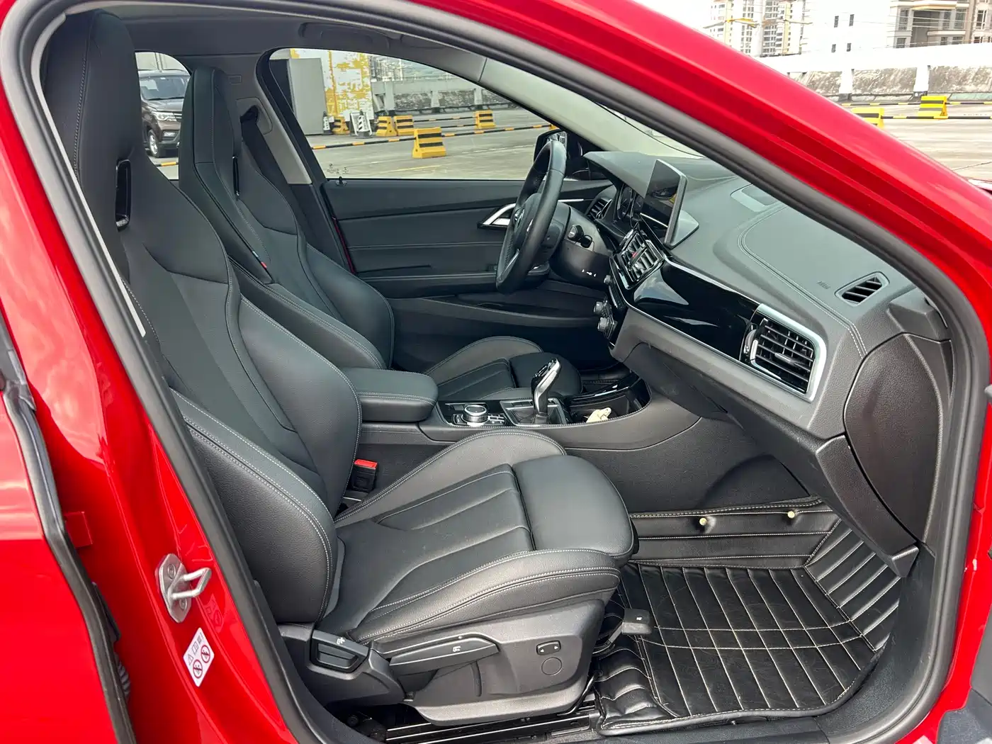 BMW 1 Series 2023 125i M Sport Shadow Edition фото 14