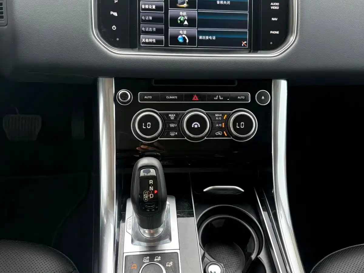 Land Rover Range Rover Sport 2014 3.0 SC V6 HSE фото 10